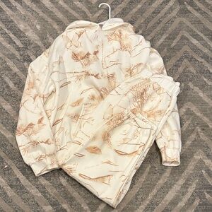 Amazon Women's Cream and Brown Lounge Set